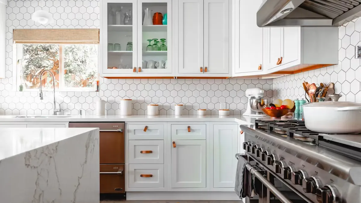 Hệ tủ bếp hiện đại sản xuất bởi KTAA HOUSE
